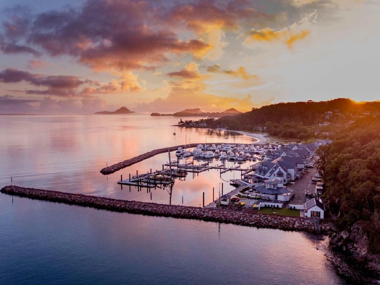 Anchorage Port Stephens Hotel Corlette Bagian luar foto